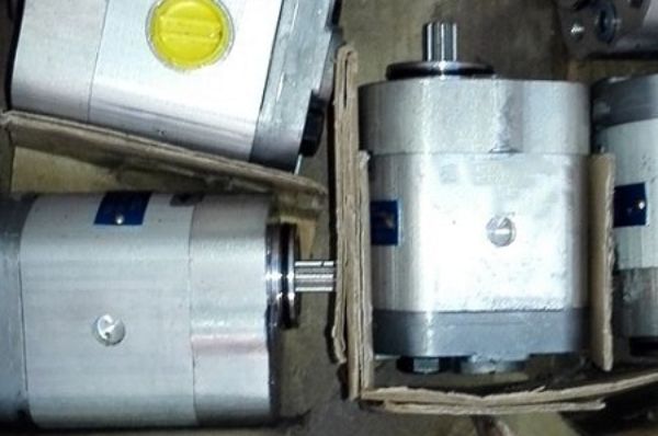 JIHOSTROJ齒輪泵P23-3.3R-A03K03-AG02P01-N ，捷克P23系列齒輪油泵