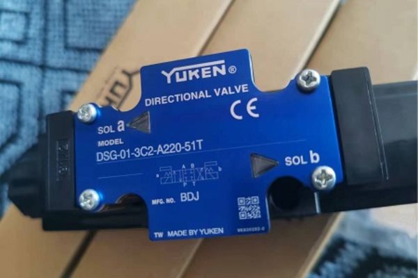 油研方向閥DSG-01-3C2-A220-51T，YUKEN電磁閥
